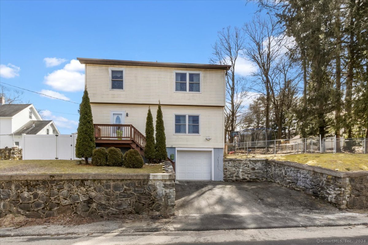17 Delaware Avenue Waterbury CT 06708