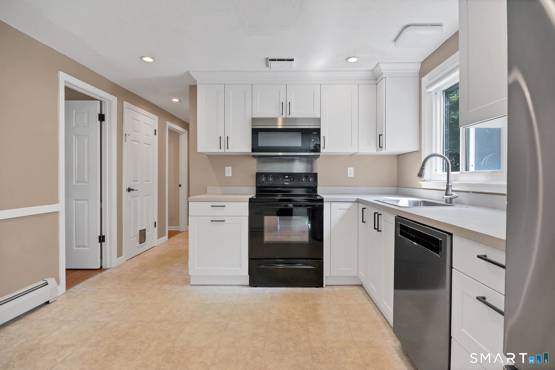 8 Charter Oak Drive East Lyme CT 06333