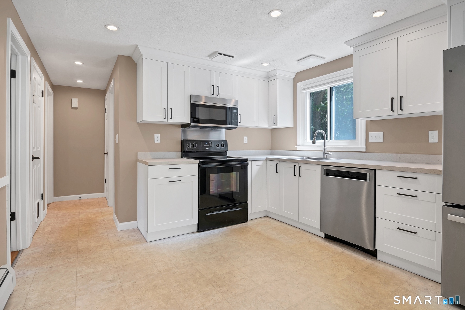 8 Charter Oak Drive East Lyme CT 06333