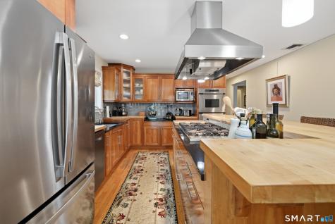 5 Taunton Lake Drive Newtown CT 06470