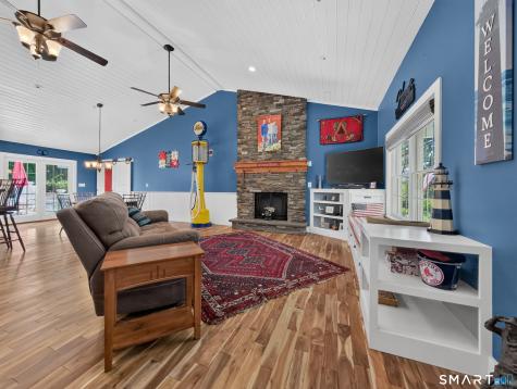 128 Windwood Way Groton CT 06355
