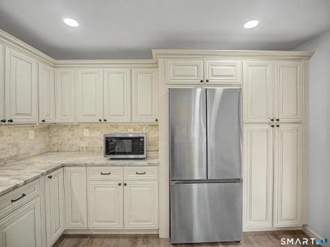 80 Lakeview Terrace New Haven CT 06511