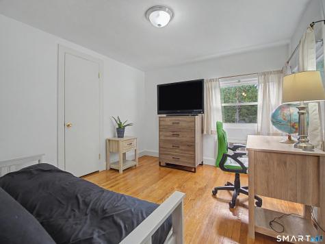 80 Lakeview Terrace New Haven CT 06511