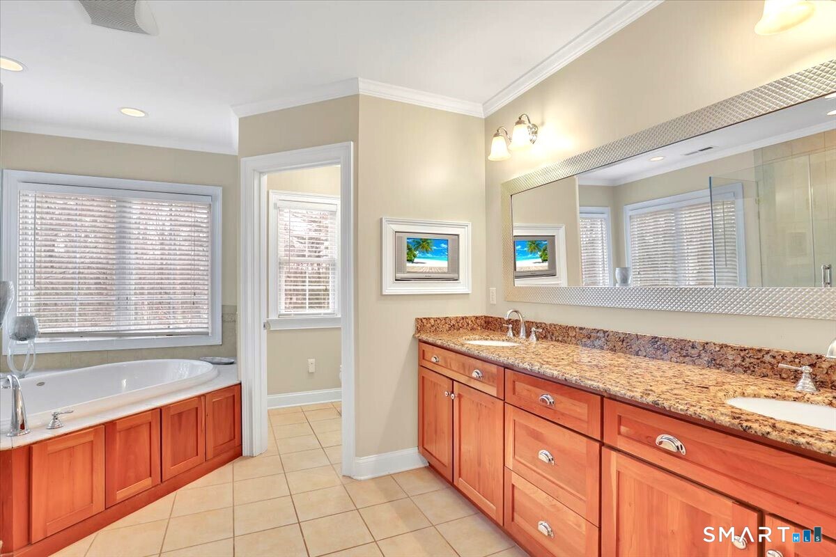 26 Berkshire Crossing Avon CT 06001