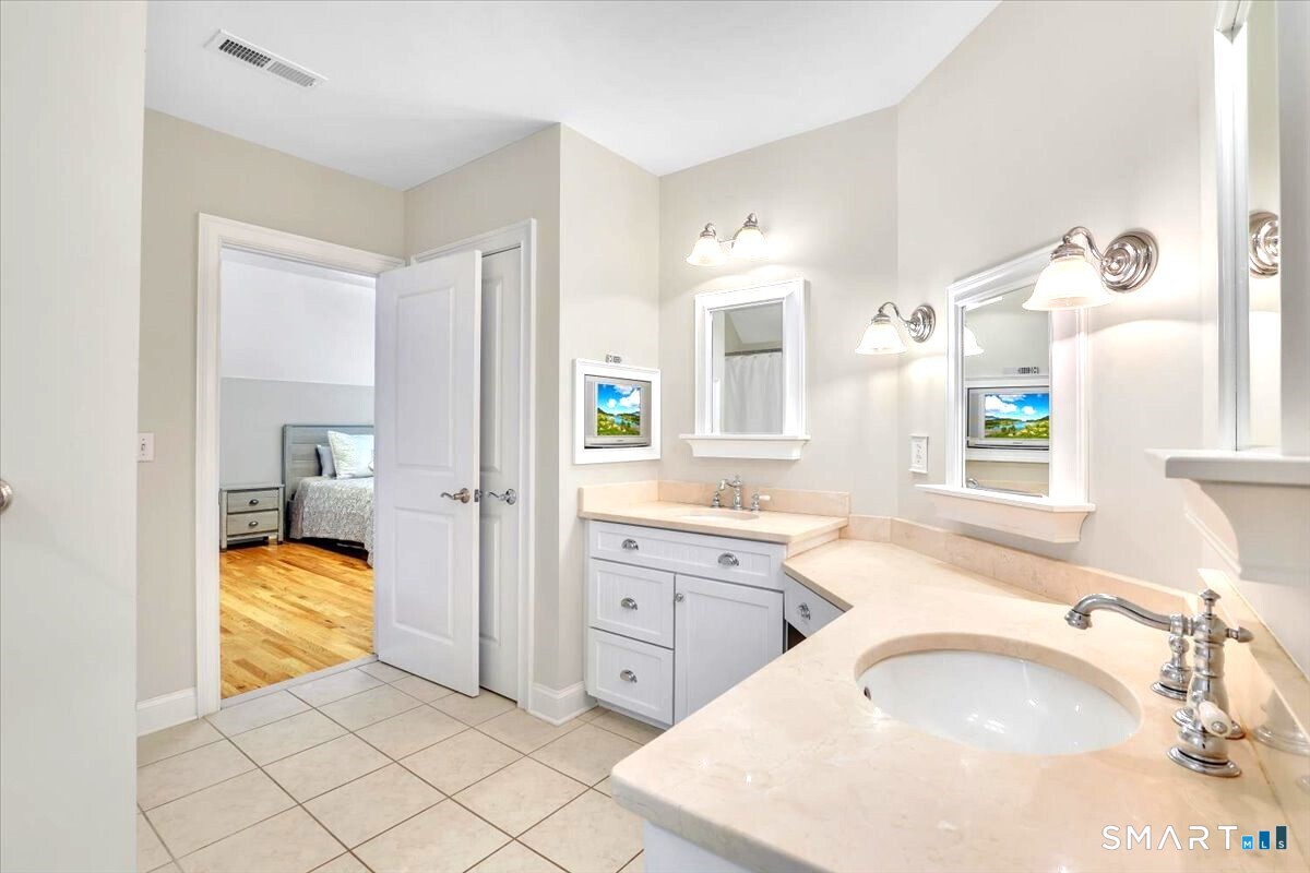 26 Berkshire Crossing Avon CT 06001