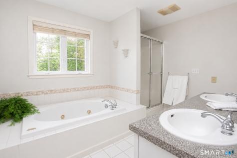 90 Fox Hollow Avon CT 06001