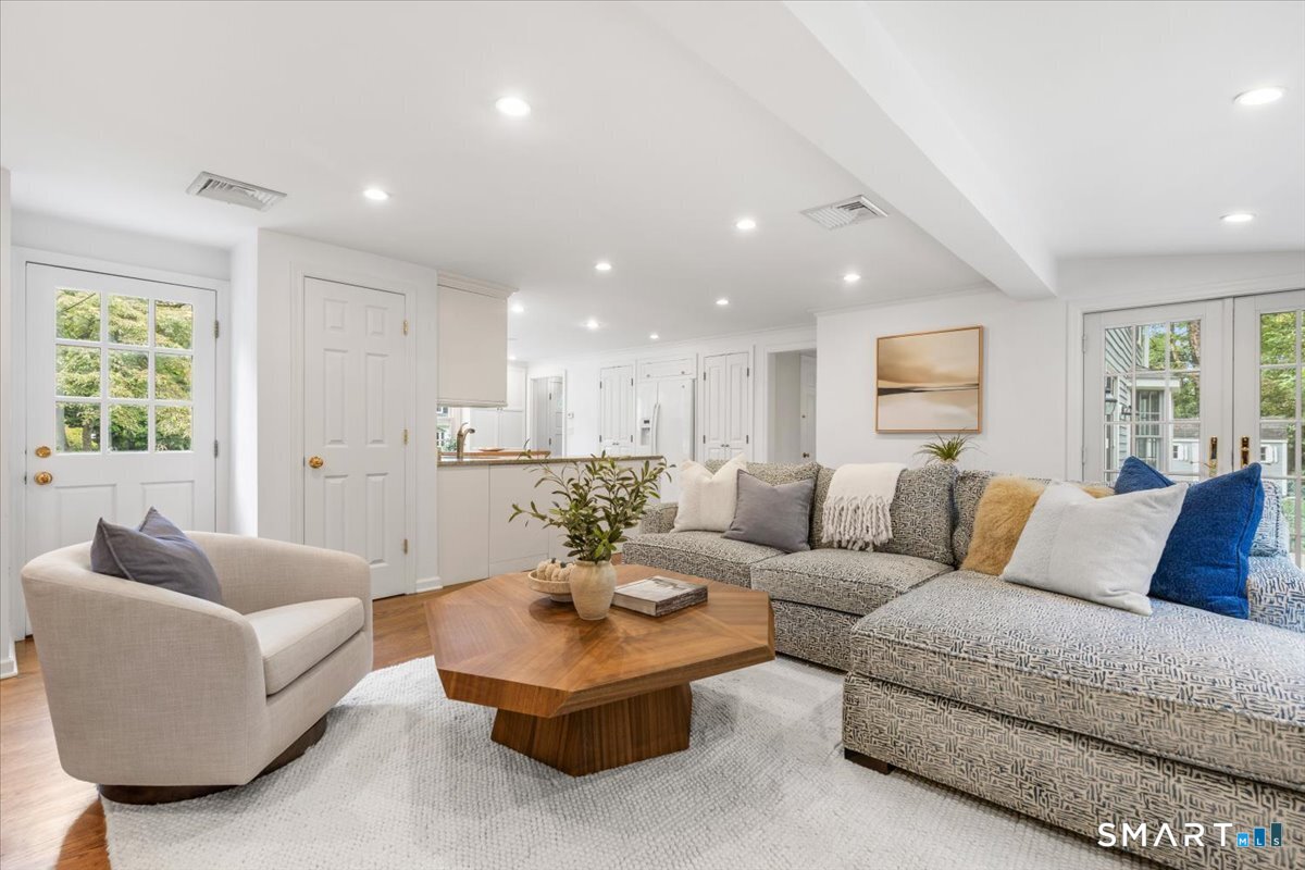 27 White Oak Shade Lane New Canaan CT 06840