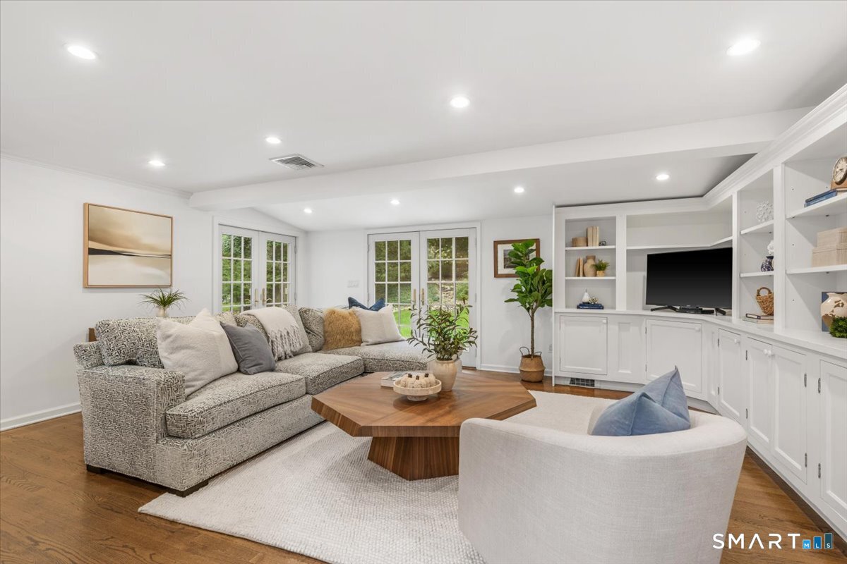 27 White Oak Shade Lane New Canaan CT 06840