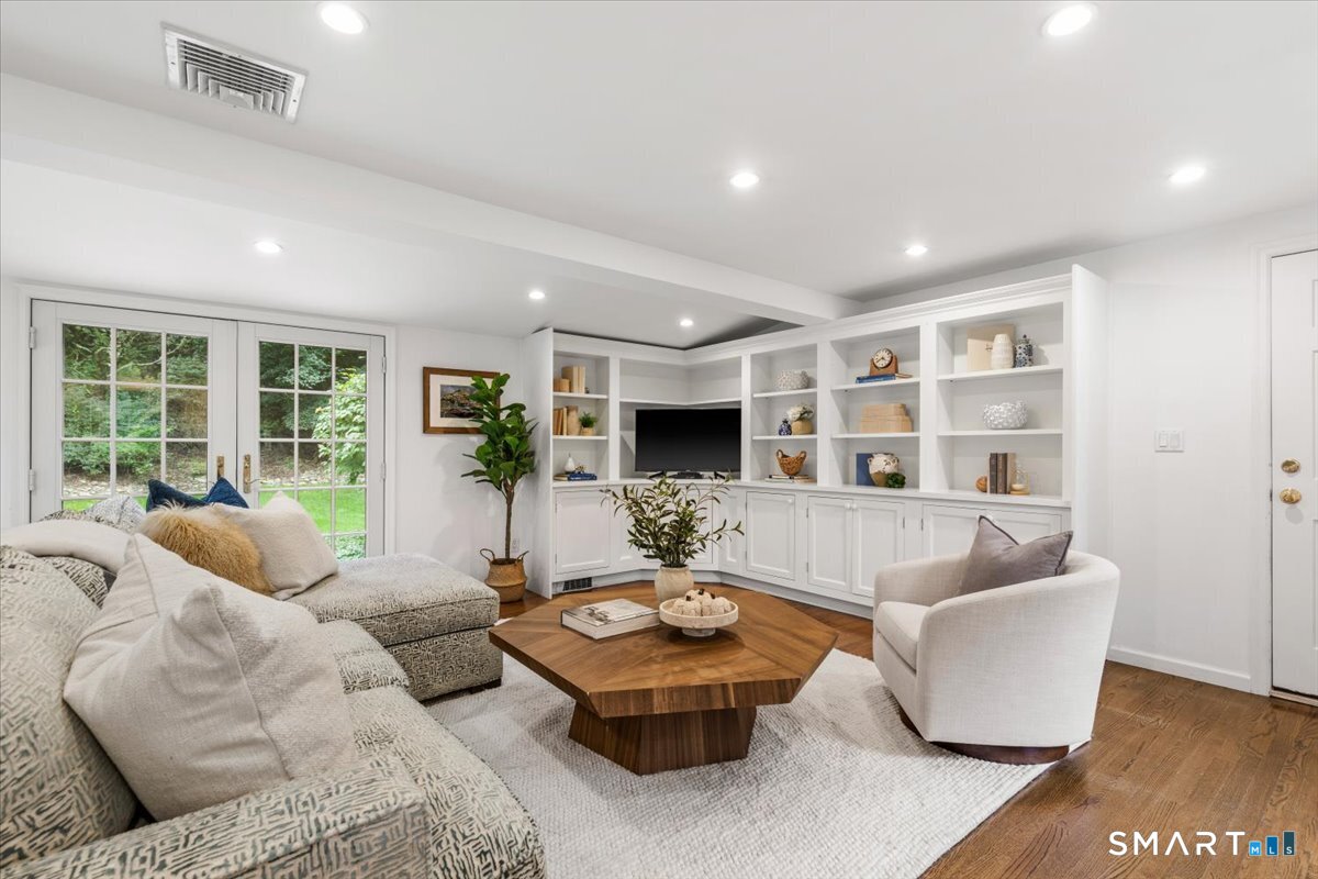 27 White Oak Shade Lane New Canaan CT 06840