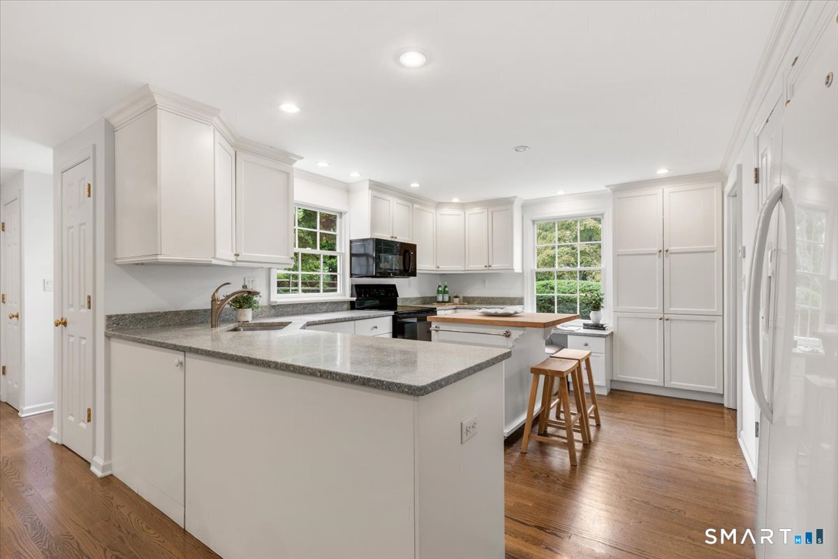27 White Oak Shade Lane New Canaan CT 06840