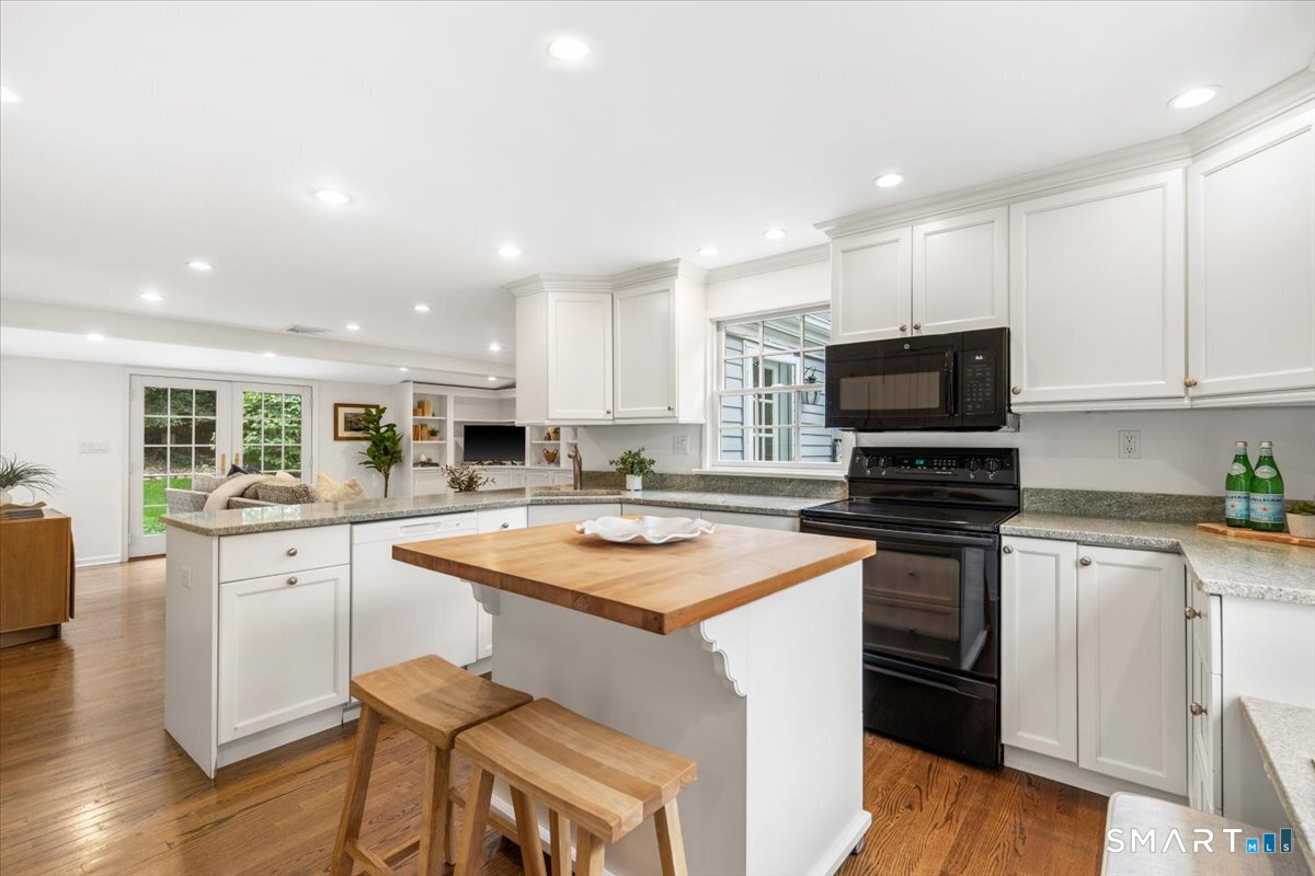27 White Oak Shade Lane New Canaan CT 06840