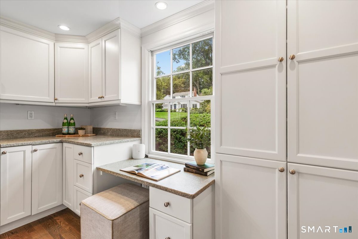 27 White Oak Shade Lane New Canaan CT 06840