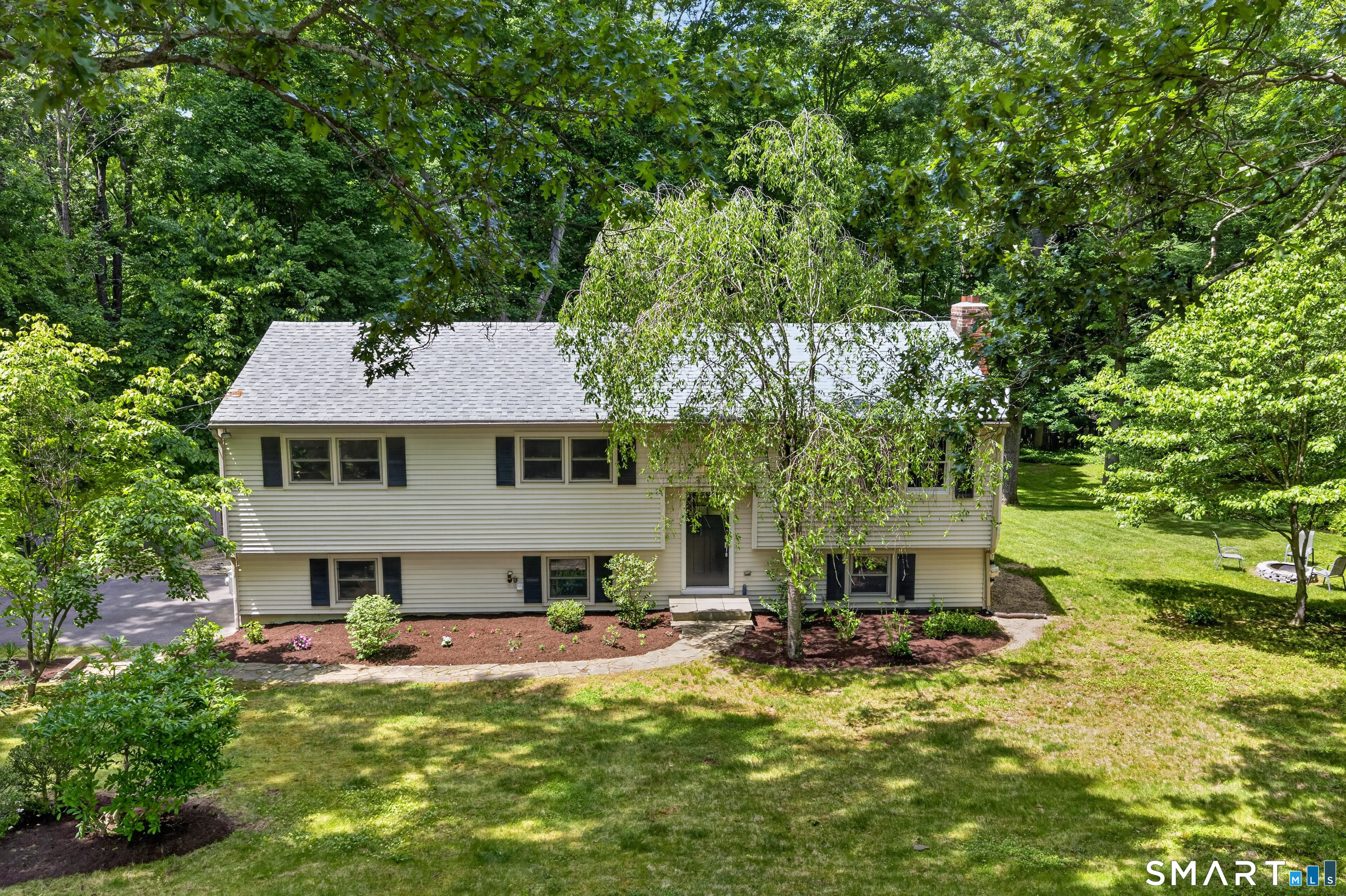 14 Deerfield Drive Newtown CT 06482