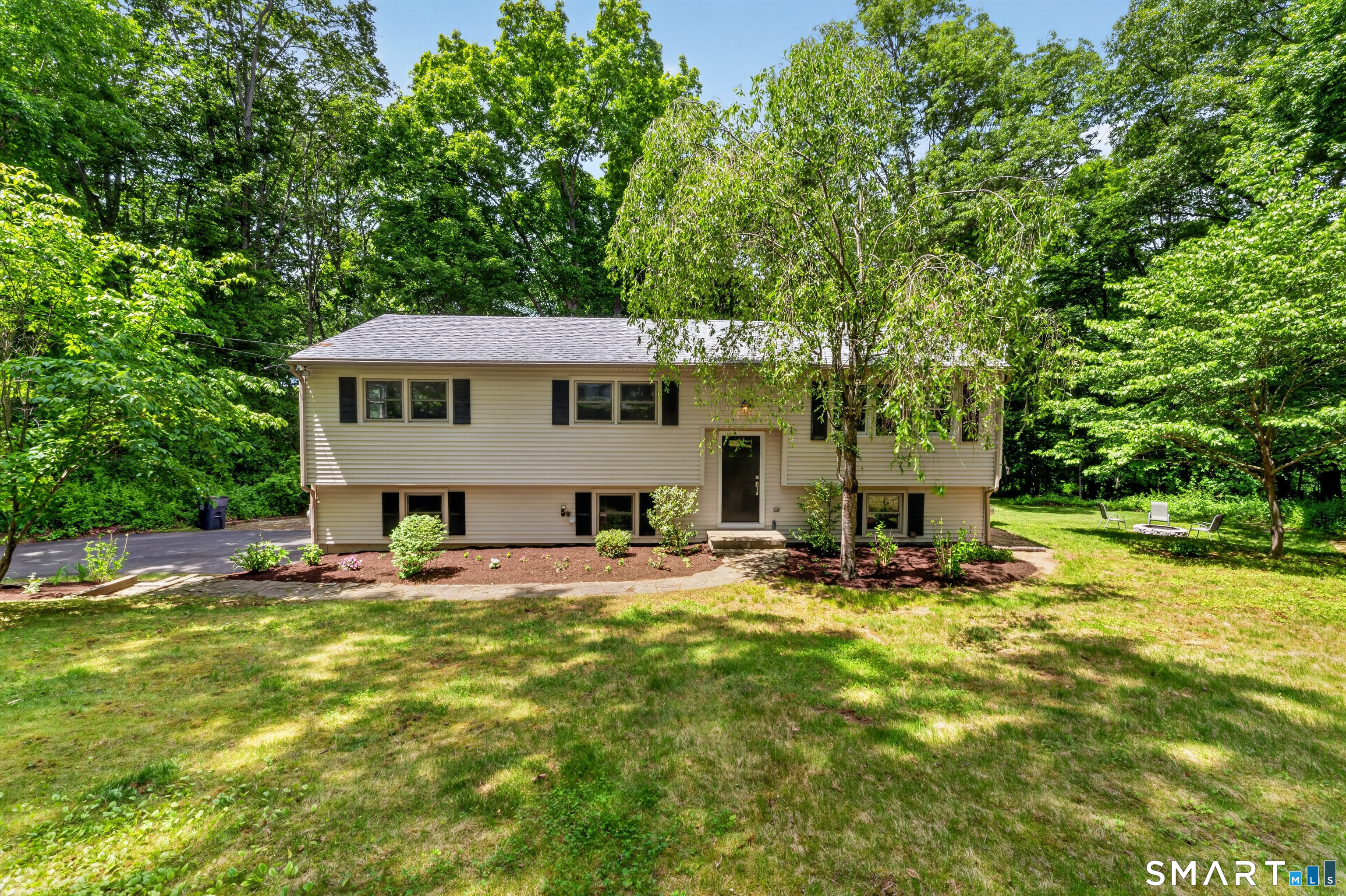 14 Deerfield Drive Newtown CT 06482