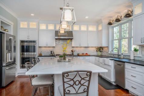 9 Old Farm Drive West Hartford CT 06107