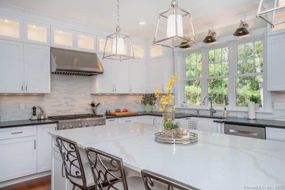 9 Old Farm Drive West Hartford CT 06107