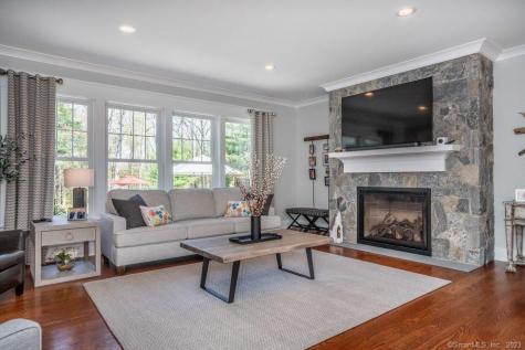 9 Old Farm Drive West Hartford CT 06107