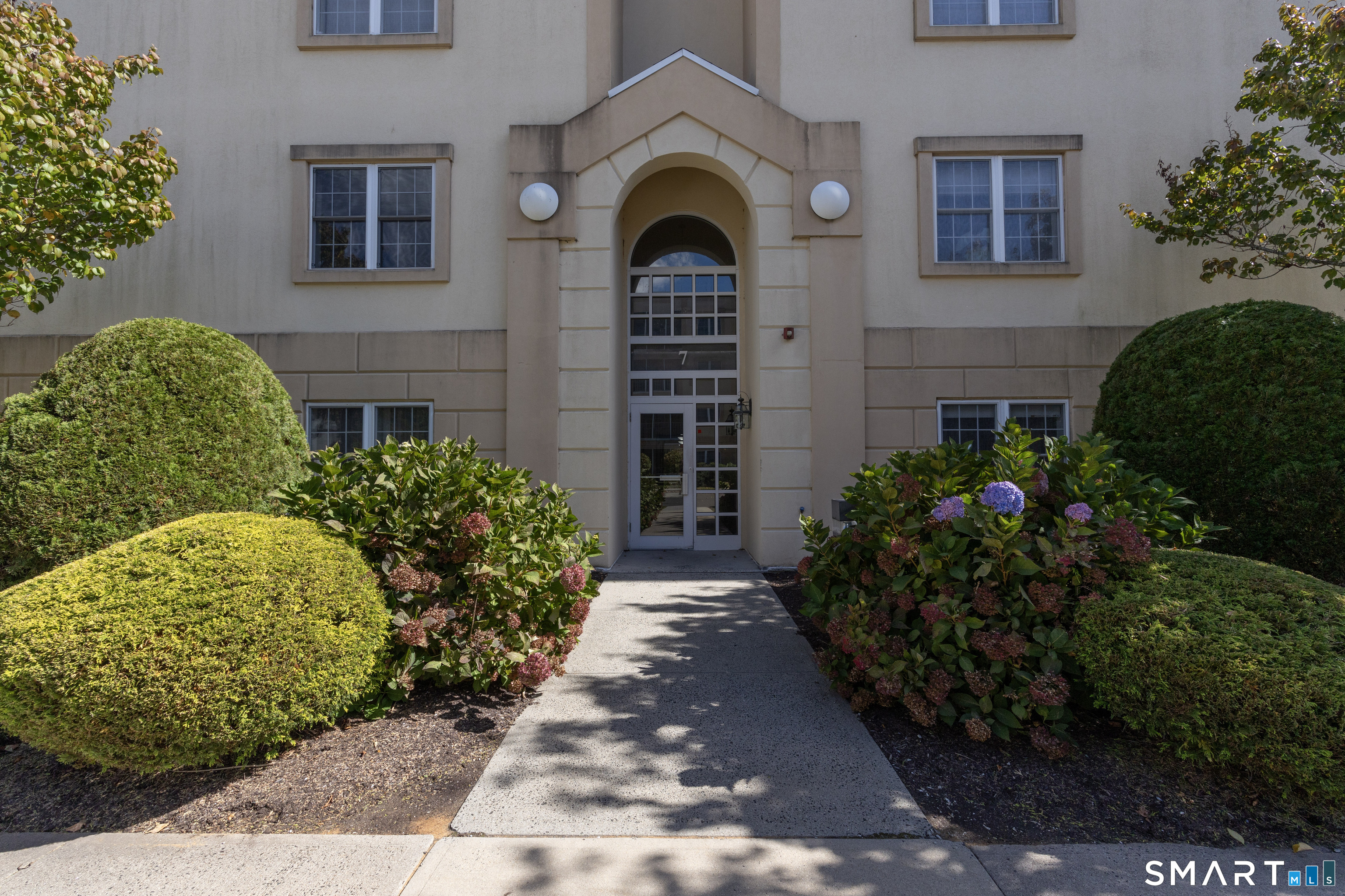 Hamden CT, 75 Washington Avenue, Unit 7-203