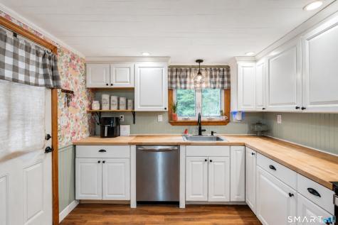 24 Bailey Avenue Wallingford CT 06492