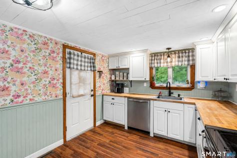 24 Bailey Avenue Wallingford CT 06492