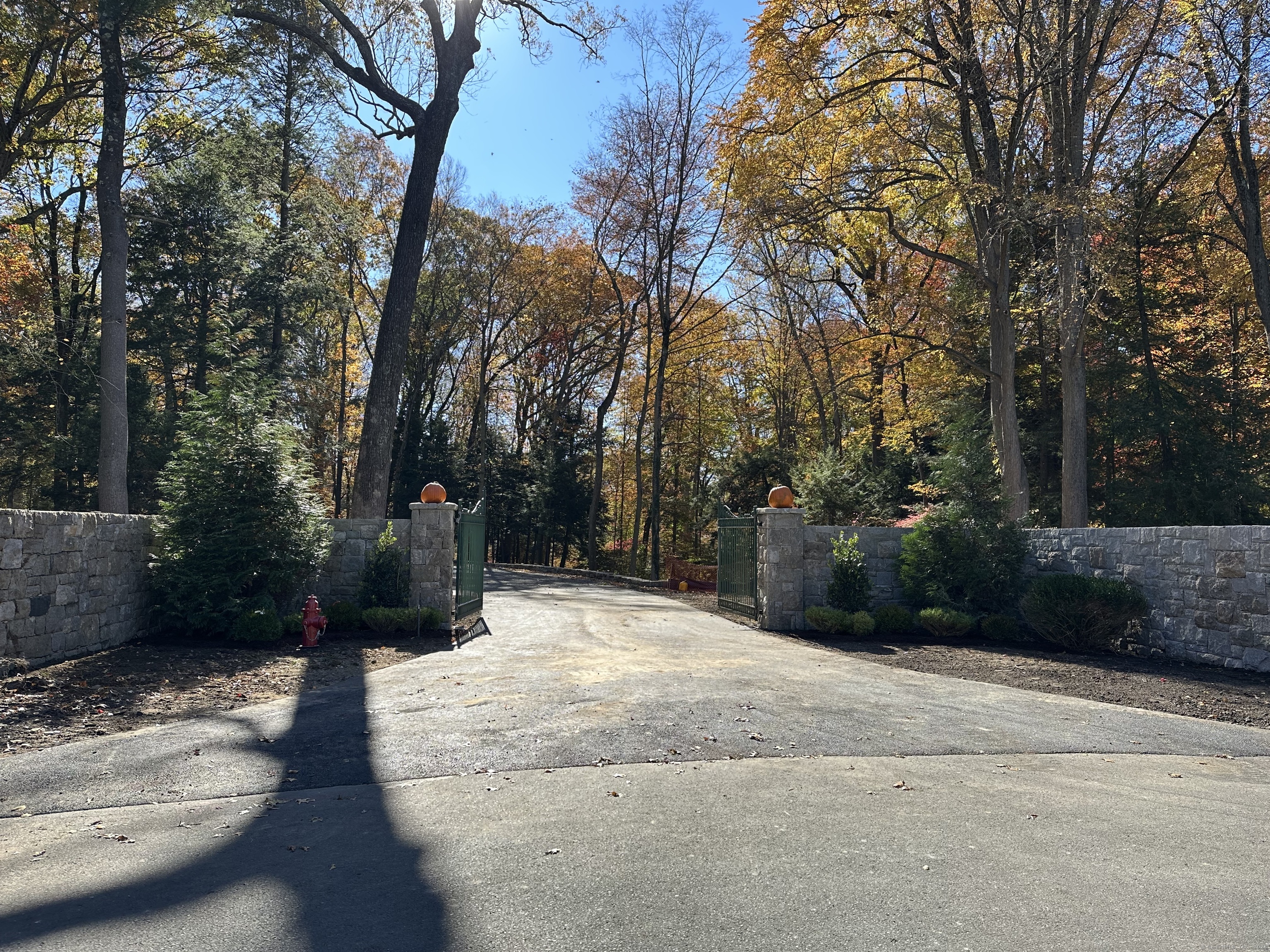 48 Brookwood Lane New Canaan CT 06840
