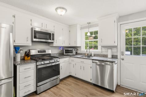 18 Richard Lane Bloomfield CT 06002