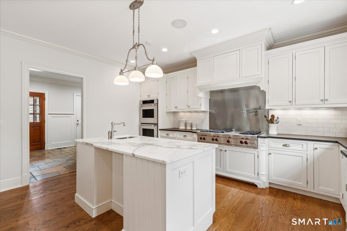 25 Adams Lane New Canaan CT 06840