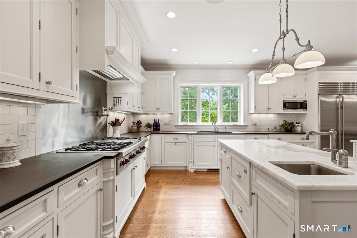 25 Adams Lane New Canaan CT 06840