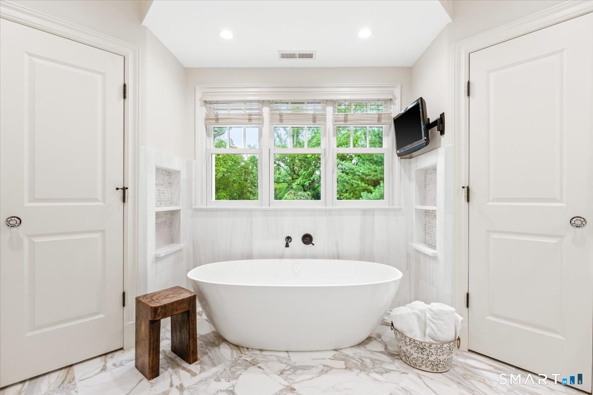 25 Adams Lane New Canaan CT 06840