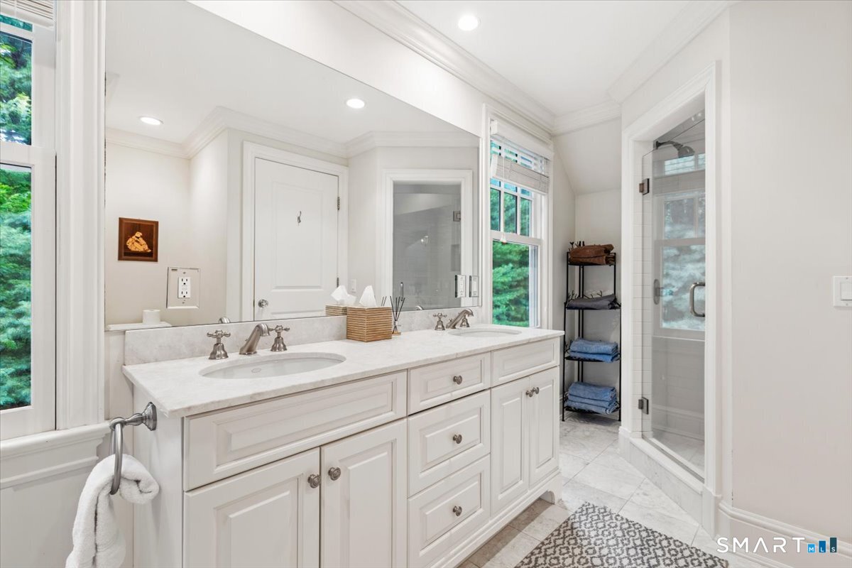 25 Adams Lane New Canaan CT 06840