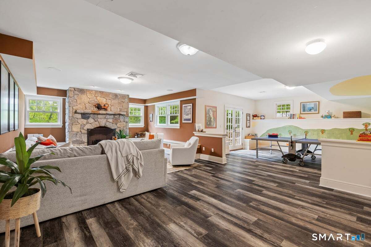 25 Adams Lane New Canaan CT 06840