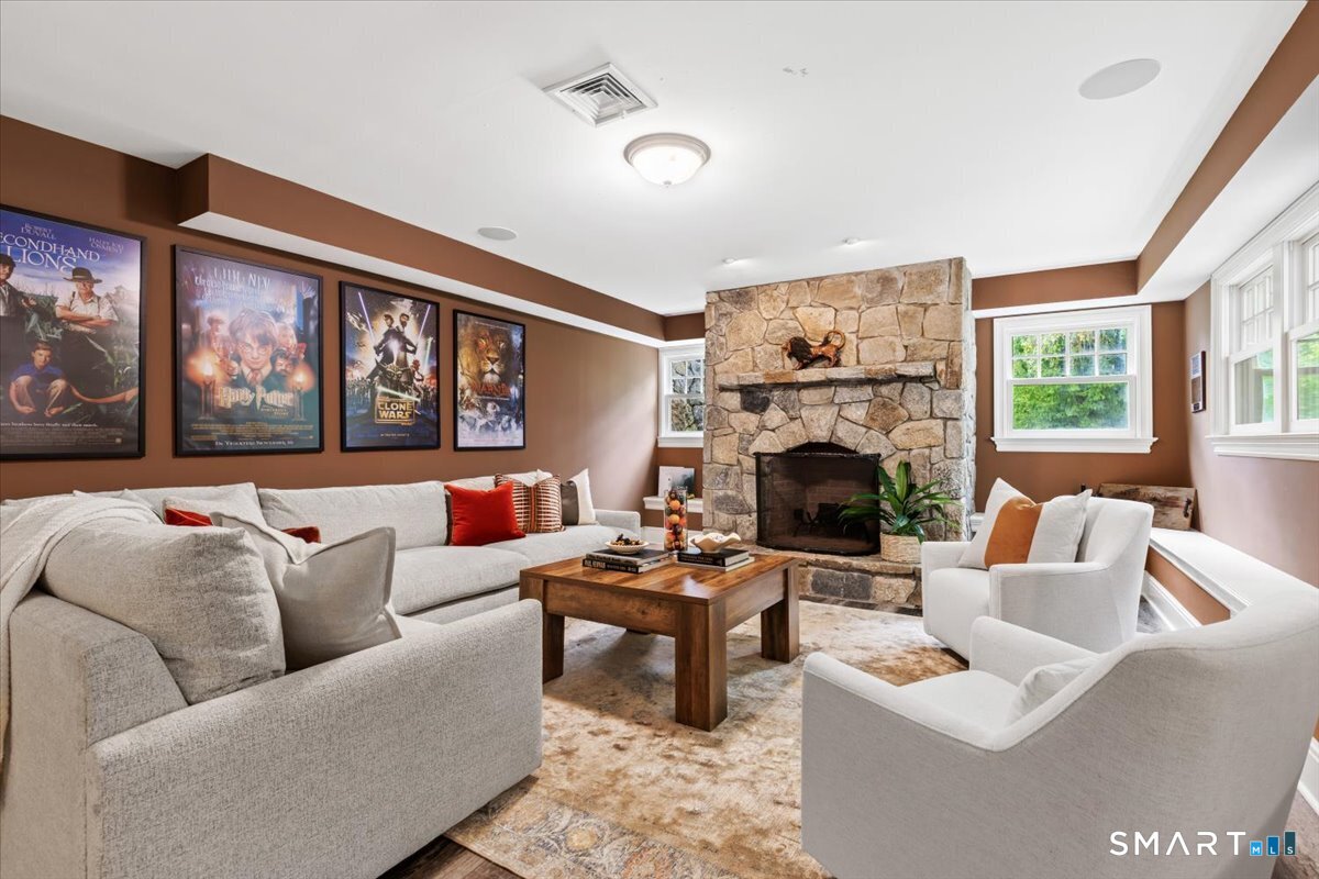 25 Adams Lane New Canaan CT 06840