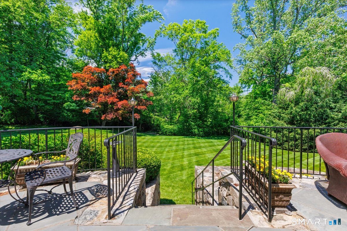 25 Adams Lane New Canaan CT 06840