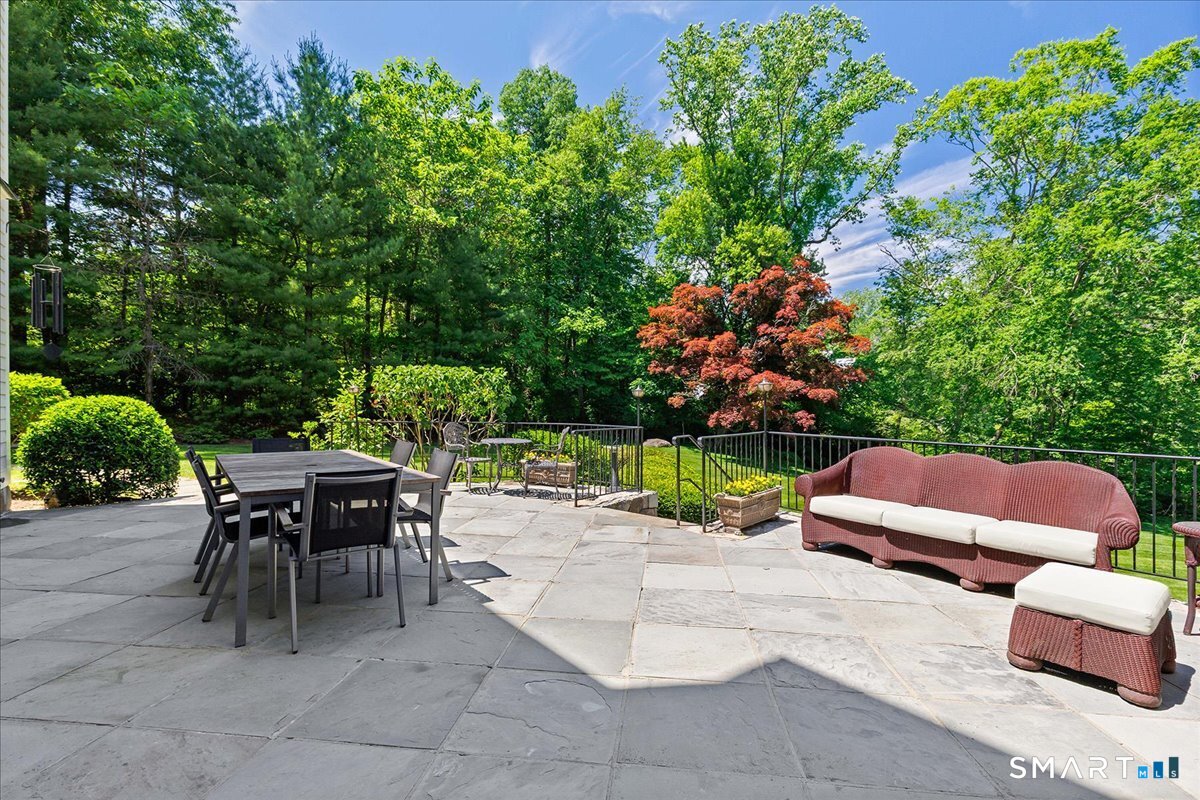 25 Adams Lane New Canaan CT 06840