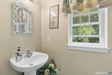 32 Fairfield Lane Bloomfield CT 06002