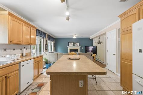 32 Fairfield Lane Bloomfield CT 06002