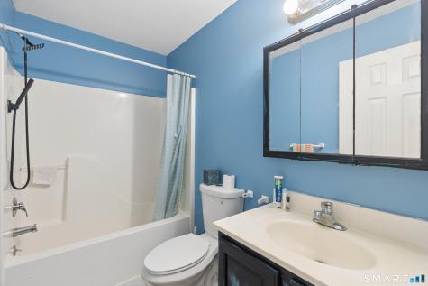 32 Fairfield Lane Bloomfield CT 06002