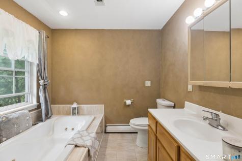 32 Fairfield Lane Bloomfield CT 06002