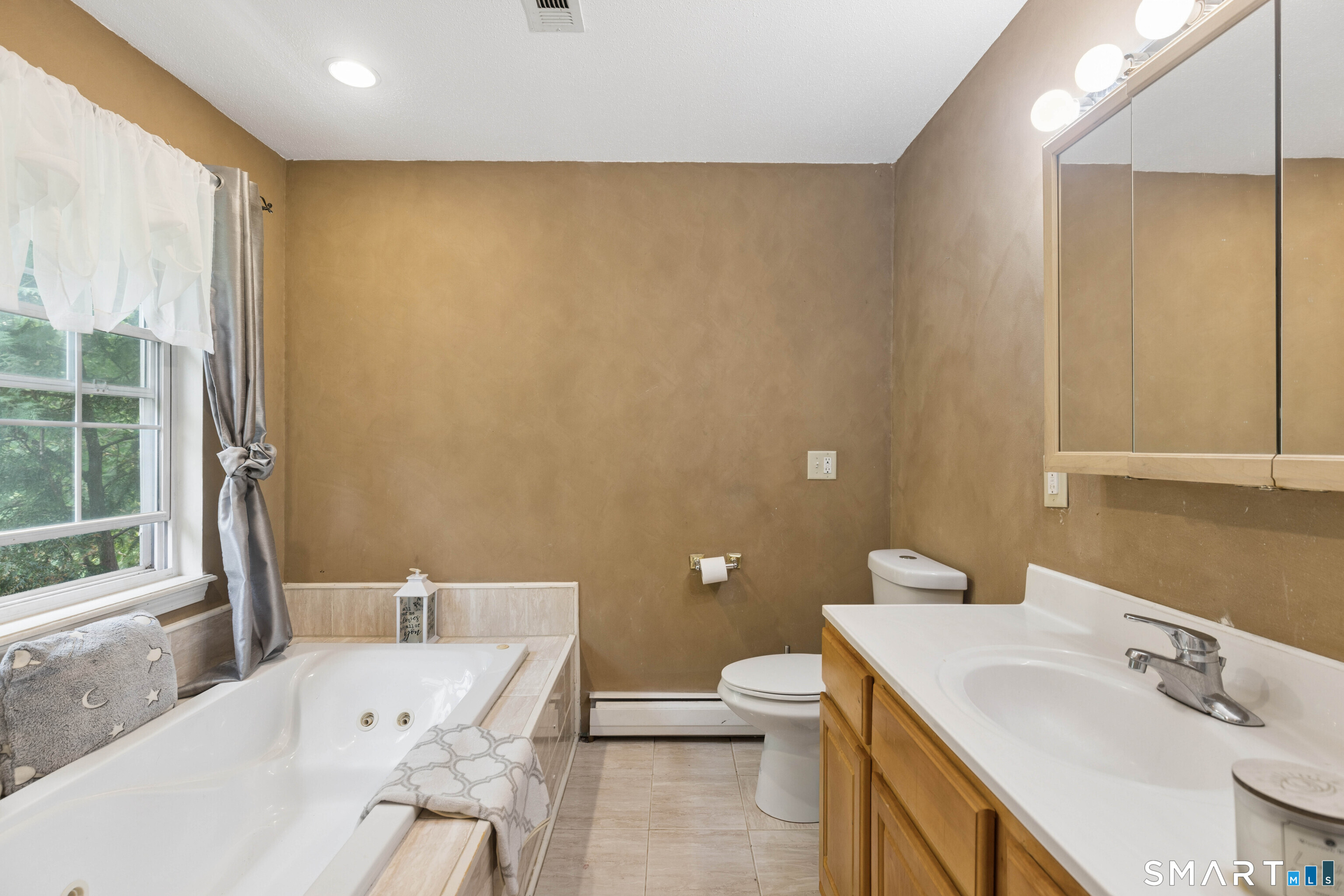 32 Fairfield Lane Bloomfield CT 06002