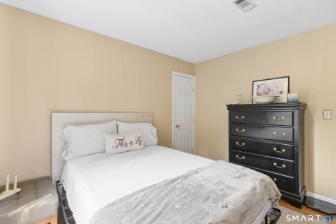 32 Fairfield Lane Bloomfield CT 06002