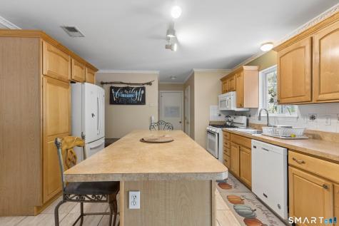 32 Fairfield Lane Bloomfield CT 06002