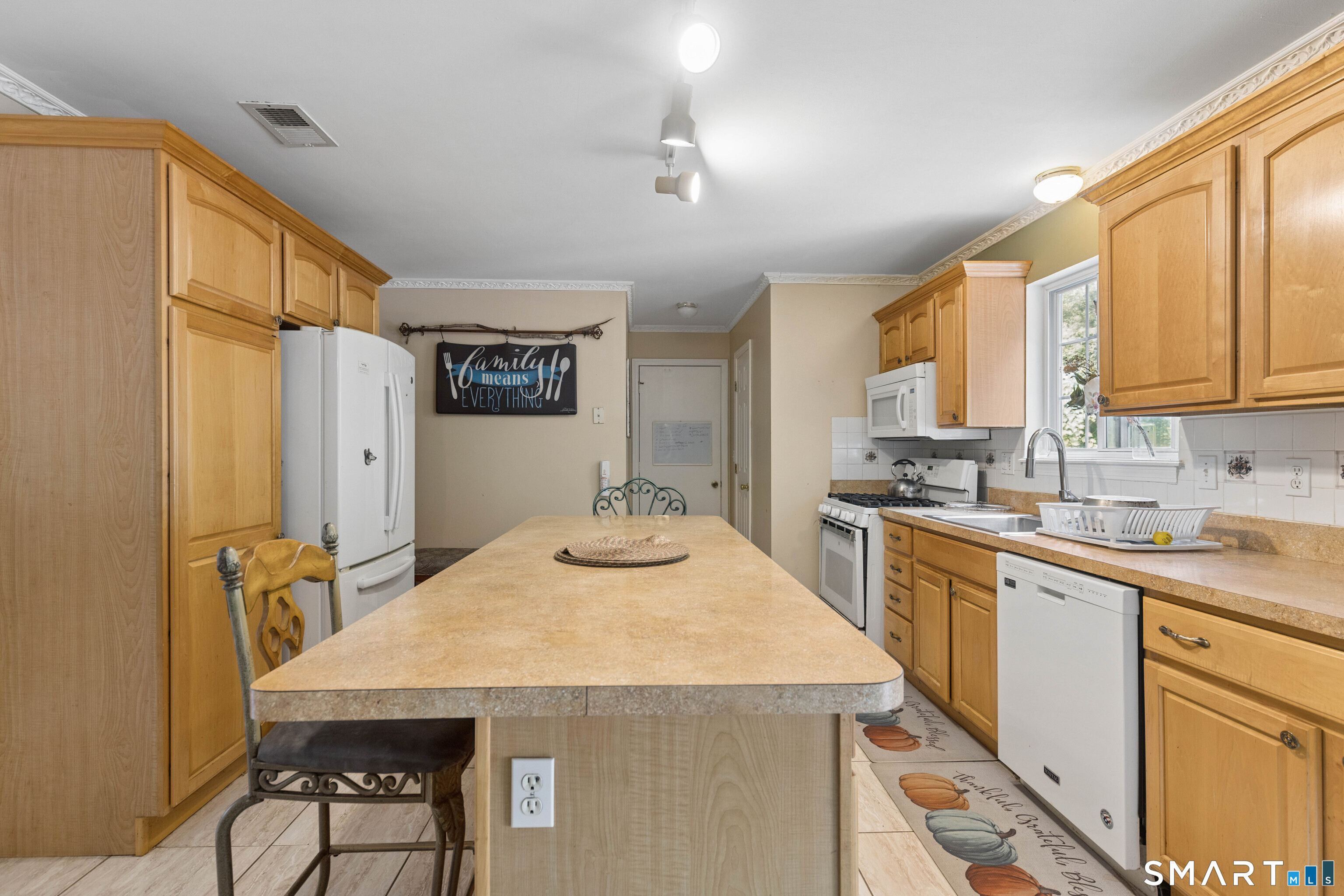32 Fairfield Lane Bloomfield CT 06002