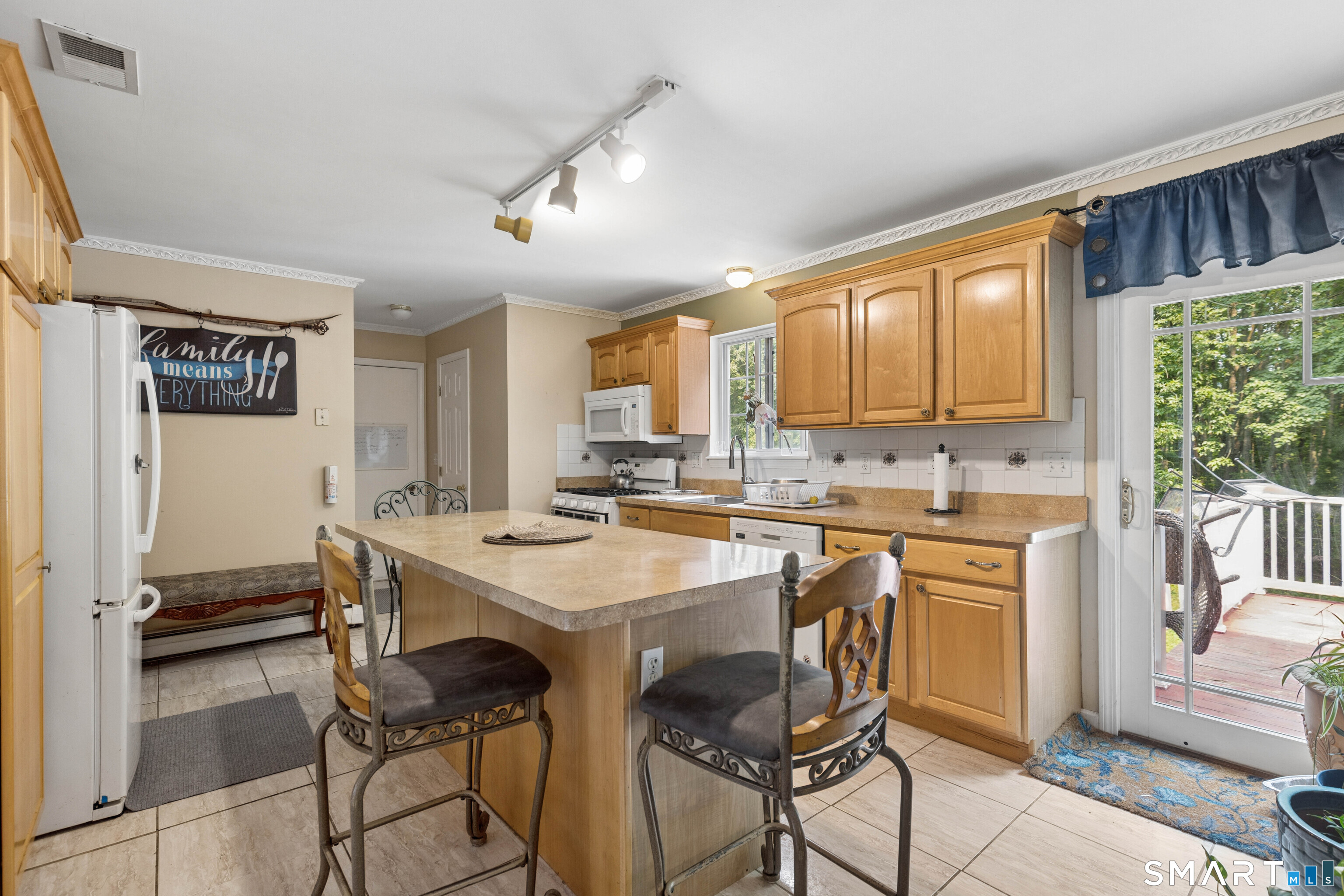 32 Fairfield Lane Bloomfield CT 06002