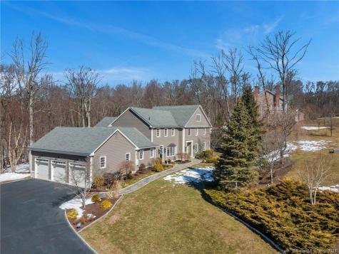 8 Boulder Creek Road Newtown CT 06470