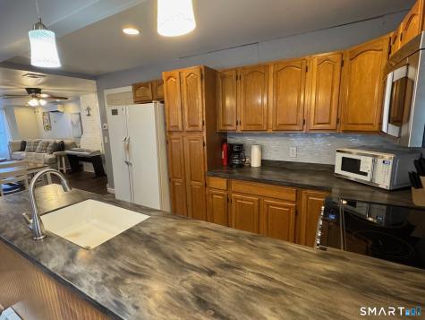 122 Broadway Norwich CT 06360