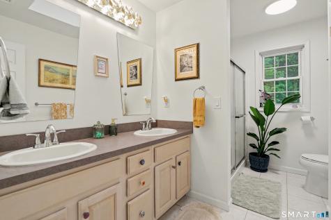 25-1 Macintosh Drive Oxford CT 06478