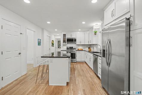 25-1 Macintosh Drive Oxford CT 06478