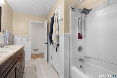 15 Inwood Drive Naugatuck CT 06770