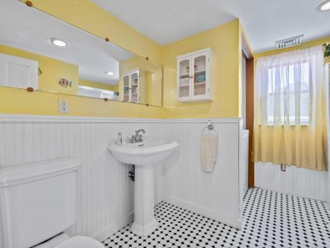 7 Nichols Lane Waterford CT 06385