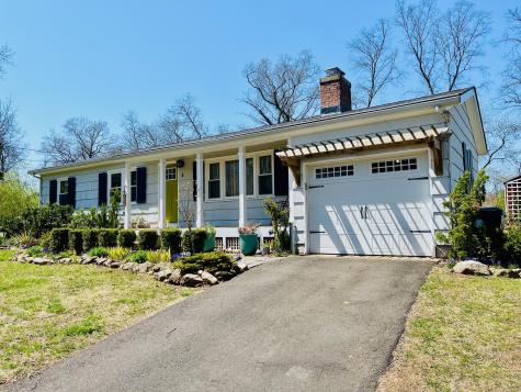 4 Oakdale Road Branford CT 06405